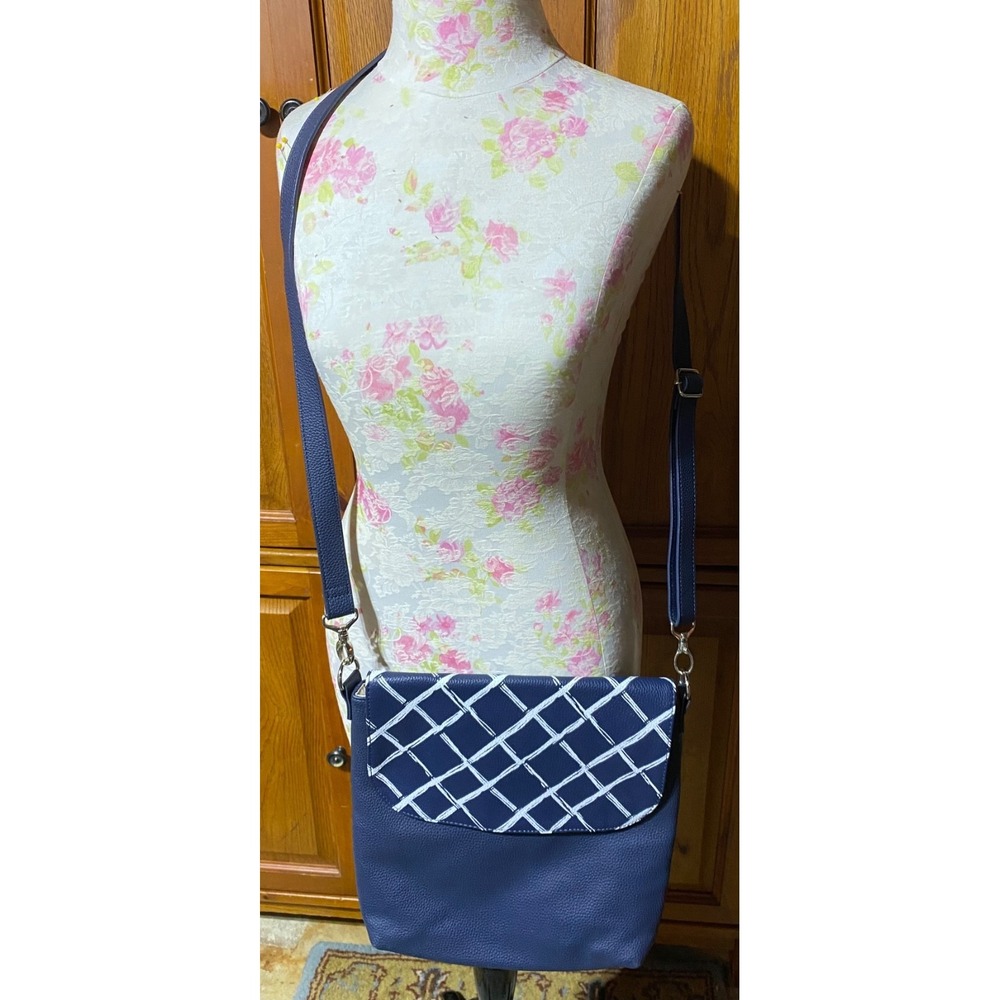 Thirty-One, 31, Crossbody purse  with removable flap with an extra flap